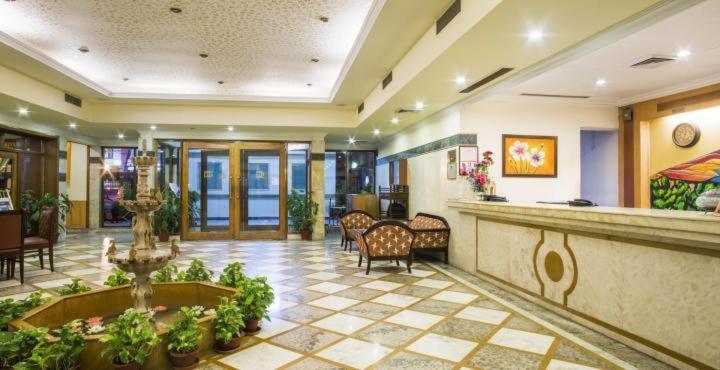 Grand Continental Hotel Allāhābād Junction Exterior foto