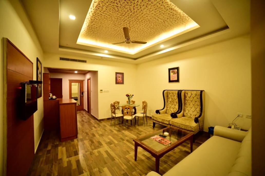 Grand Continental Hotel Allāhābād Junction Exterior foto